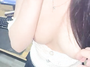 《今日推荐》极品美少女泽美网吧包厢激战&nbsp;爆裂黑丝美腿蜂腰在电竞椅上老汉推车特别带劲
