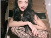 重磅泄密！重磅泄密！2023最强泄密之一！看她第一眼就觉得她很骚，第二眼更骚！漂亮又丰满的骚货 和土豪过着淫荡